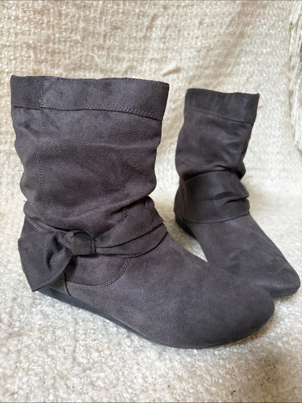 🎀 REPORT WOMENS SIZE 8 GRAY SUEDED BOOTIES